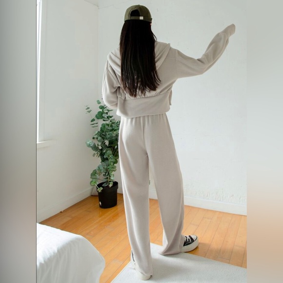 Jogging and vest two pieces - Picture 3 of 6